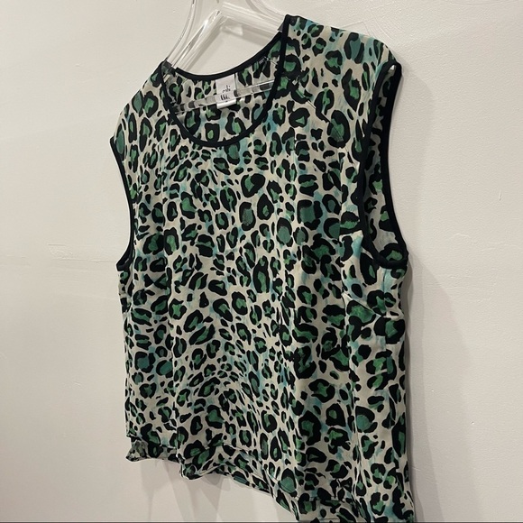 Cabi Jungle Top Green Leopard Sleeveless Size Medium Business Casual - Picture 4 of 6